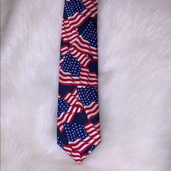 AMERICAN LIFESTYLE FLAG TIE AND LAPEL PIN SET - Picture 3 of 6